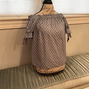 Off shoulder short sleeve shirt